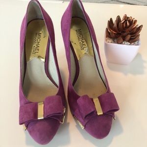 Michael Kors Fuchsia suede bow pumps!